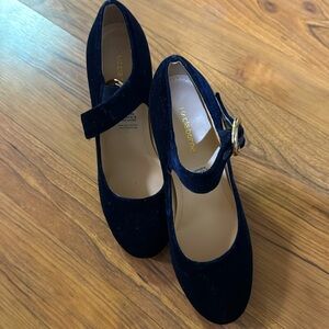 Lizclaiborne Women navy velvet heels shoes